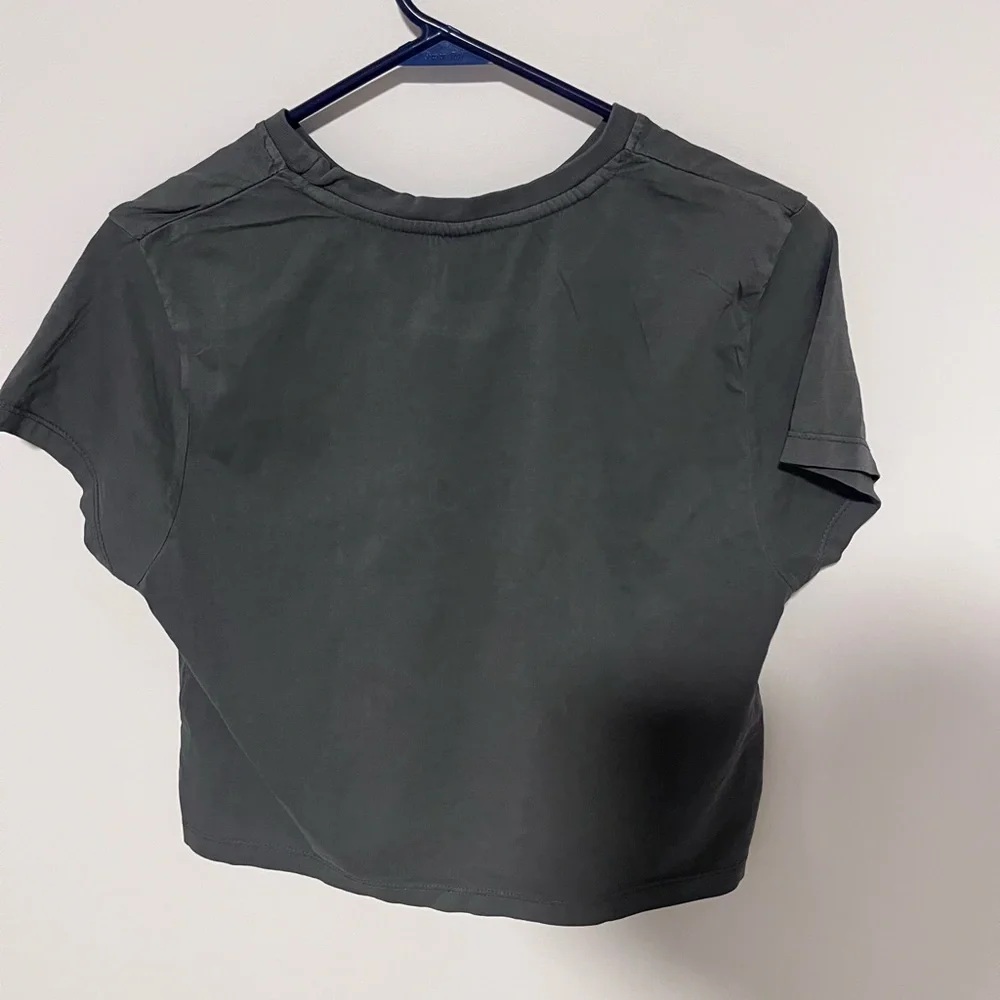 Ohio State Cropped T-Shirt Gray Rhinestone Logo Short Sleeve Top Size Medium NWT - Picture 4 of 10
